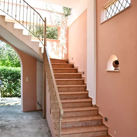 Blue And Μυστράς